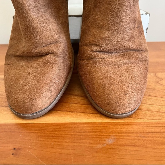 American Eagle Ankle Bootie Block Heel Chelsea Boot Faux Suede Brown Size 6.5 - Picture 4 of 9